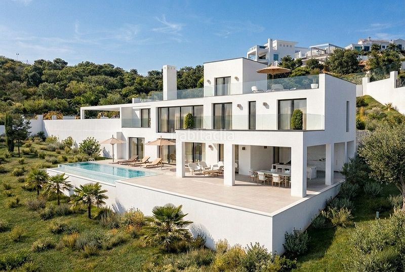 Foto d3f2dd19-deef-4bc8-b10a-b677a3bc253c. Xalet amb aparcament piscina a Elviria Marbella