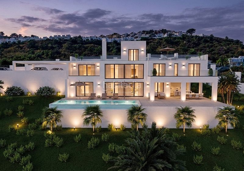 Foto f135b823-7bd5-464b-9998-737bee321721. Xalet amb aparcament piscina a Elviria Marbella