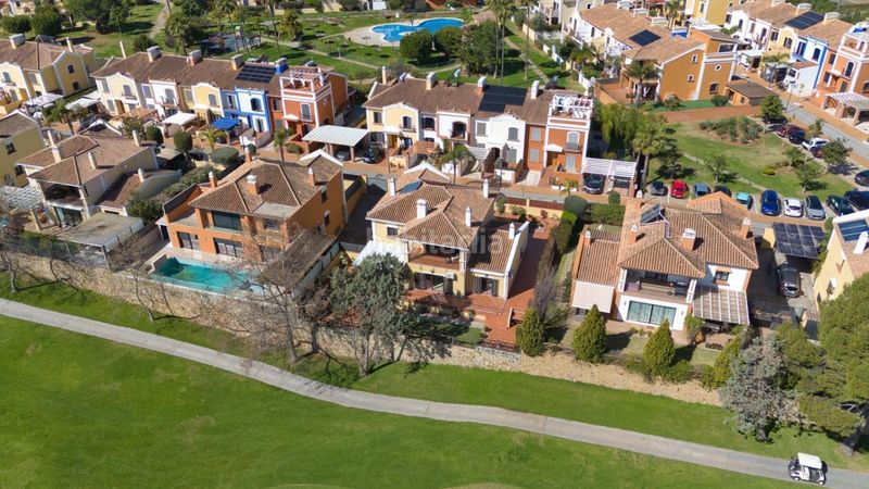 Foto aea6ff5c-8134-4b0a-b1b5-5d6f4b8bd761. Xalet amb piscina a Guadalmina Alta Marbella
