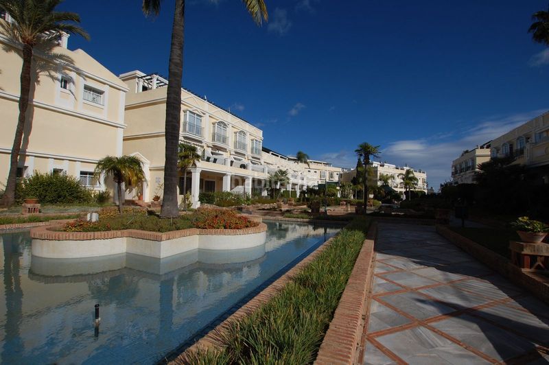 Foto 92a198e8-72f5-4f99-9c38-fa48869514b0. Pis amb piscina a Aloha Marbella