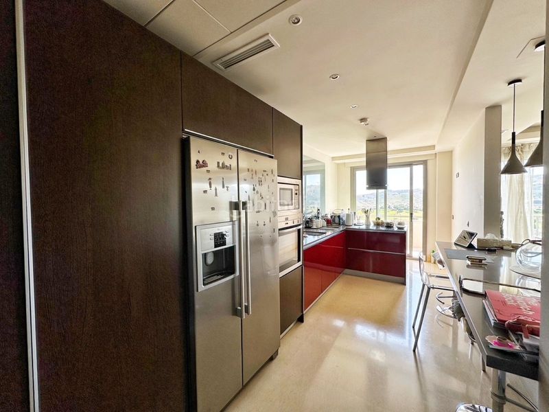 Foto 5e090f46-2298-4019-b3d4-60b9c4fc119f. Àtic amb piscina a El Madroñal Benahavís