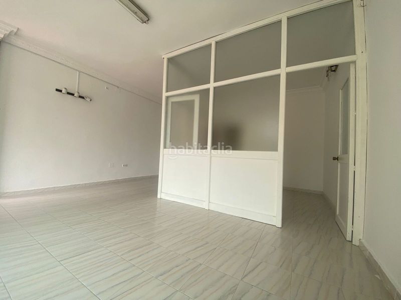 Foto fb51bf6b-ae6c-42fb-b38b-84948440f107. Oficina ?? potencial de inversión en nueva andalucía: apartamento amplio con vistas en country club las brisas en Estepona