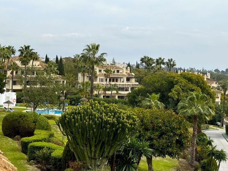Foto d396748f-249b-48d1-9ee2-8def386220d6. Dúplex amb piscina a Los Naranjos Marbella