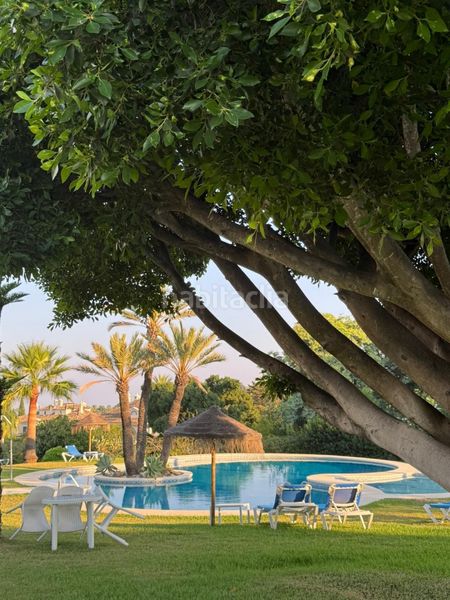 Foto d696c5d9-9e4e-4a3a-962c-2b2778e197c5. Dúplex amb piscina a Los Naranjos Marbella