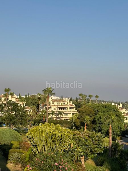 Foto db8d6425-5e2c-4492-905c-47fe0d20786e. Dúplex amb piscina a Los Naranjos Marbella