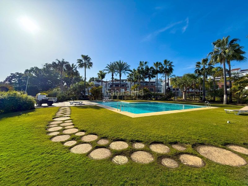 Foto e48c7247-a232-4f1c-b83b-8e5734394683. Dúplex amb piscina a La Concha - Resina Golf Estepona