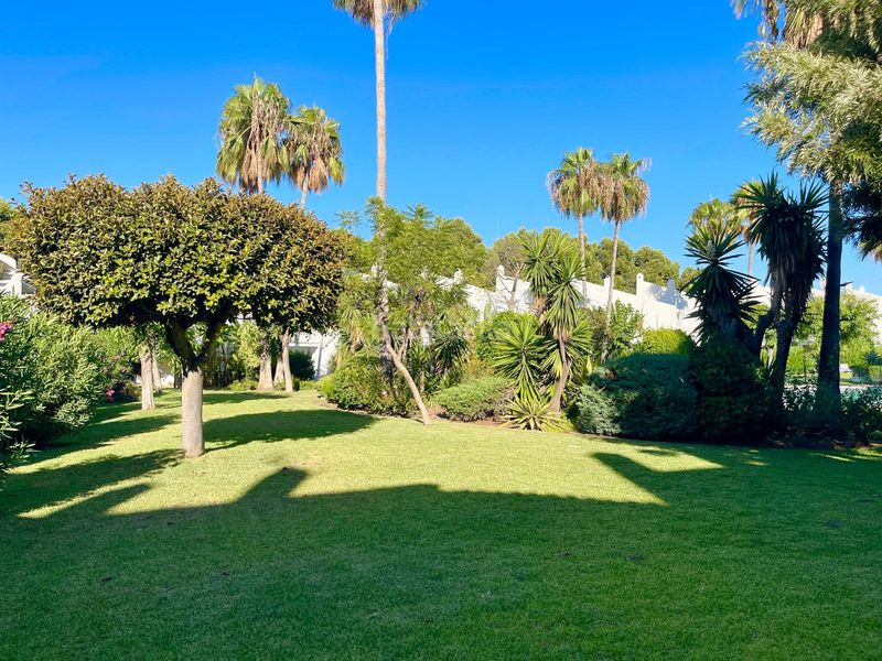Foto a9c7d8ca-031a-47ce-83cf-0d6c68cecd59. Casa adosada en calle aloe 14 exclusiva casa adosada de esquina con amplio jardín privado en la nueva milla de oro, en Estepona