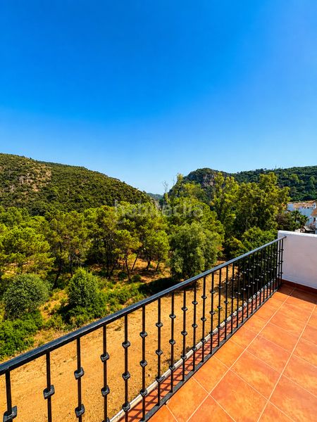 Foto 4db6838c-d16e-48f7-a8c6-eb206d0c8ea3. Alquiler apartamento en avenida de andalucia 40 estudio dúplex con gran terraza privada pueblo en Benahavís