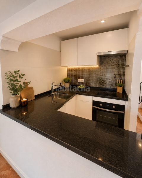 Foto 9d210c51-76c8-455a-b345-6c405c7cc296. Alquiler apartamento en avenida de andalucia 40 estudio dúplex con gran terraza privada pueblo en Benahavís