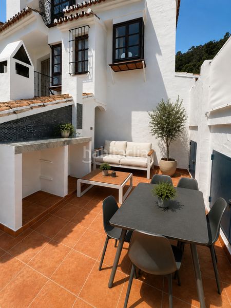 Foto e6b79ab7-a17a-4881-8e48-b9c515d94fb2. Alquiler apartamento en avenida de andalucia 40 estudio dúplex con gran terraza privada pueblo en Benahavís