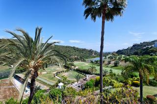 Dúplex  Calle de hernando de soto. Amplio ático dúplex. orientación sur con vistas al golf la quint