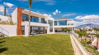House en Capanes sur 2. Villa de lujo en venta en la alqueria, benahavis