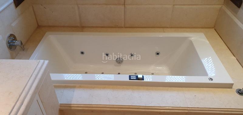 Foto 1f708b18-8bf2-411a-968d-4bfd8aaaab46. Appartamento con riscaldamento parcheggio piscina in Estepona