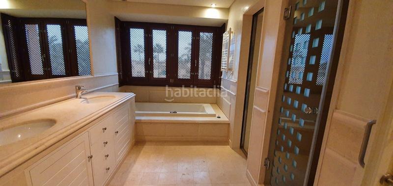 Foto ea12e7b6-50e2-49a1-ac89-04b204974c50. Appartamento con riscaldamento parcheggio piscina in Estepona