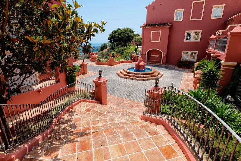 Foto 4199460a-2410-48b9-adde-d8820d82f869. Apartamento amplio apartamento en planta baja en torre halcones con espectaculares vistas a la costa en Benahavís