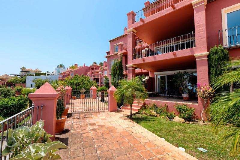 Foto 5689b47c-f76a-4988-89ab-4492d73fa21f. Apartamento amplio apartamento en planta baja en torre halcones con espectaculares vistas a la costa en Benahavís