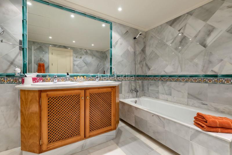 Foto 74cb124a-2f8a-448a-bcf9-2fc52c818346. Apartamento amplio apartamento en planta baja en torre halcones con espectaculares vistas a la costa en Benahavís