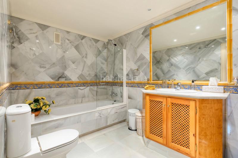 Foto ba6c98fb-4f8c-4cf9-8cd8-566fa935c1da. Apartamento amplio apartamento en planta baja en torre halcones con espectaculares vistas a la costa en Benahavís