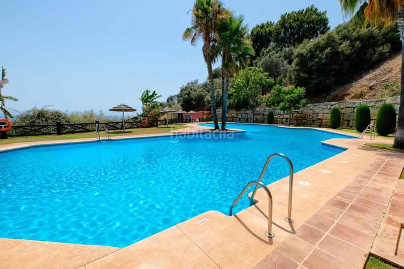 Foto d2429907-d0cd-47d5-a75e-451beea678ed. Apartamento amplio apartamento en planta baja en torre halcones con espectaculares vistas a la costa en Benahavís