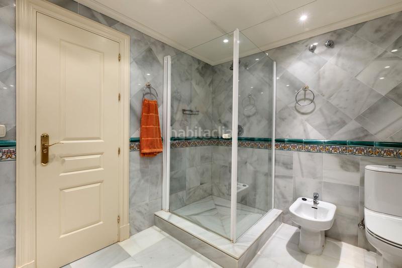 Foto e0b05241-0b37-4673-bc16-6541ba116f75. Apartamento amplio apartamento en planta baja en torre halcones con espectaculares vistas a la costa en Benahavís
