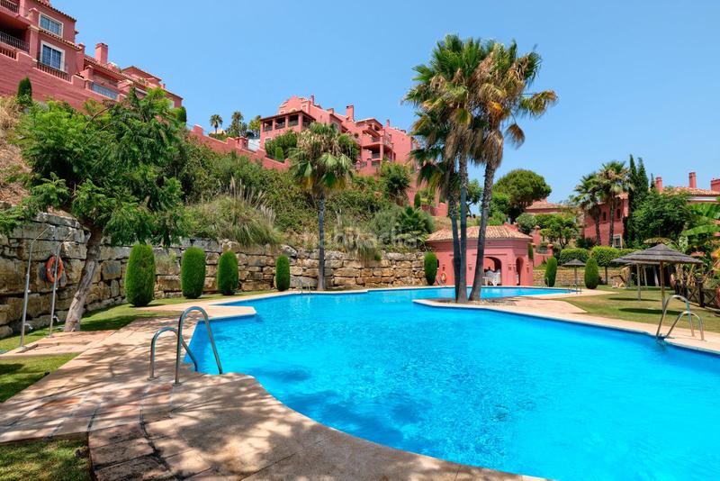 Foto f34c0933-7749-425b-8090-40b661cf8bda. Apartamento amplio apartamento en planta baja en torre halcones con espectaculares vistas a la costa en Benahavís
