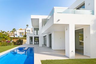 Xalet a Urbanización el capitán. Villa contemporánea de calidad de 5 dormitorios de nueva constru