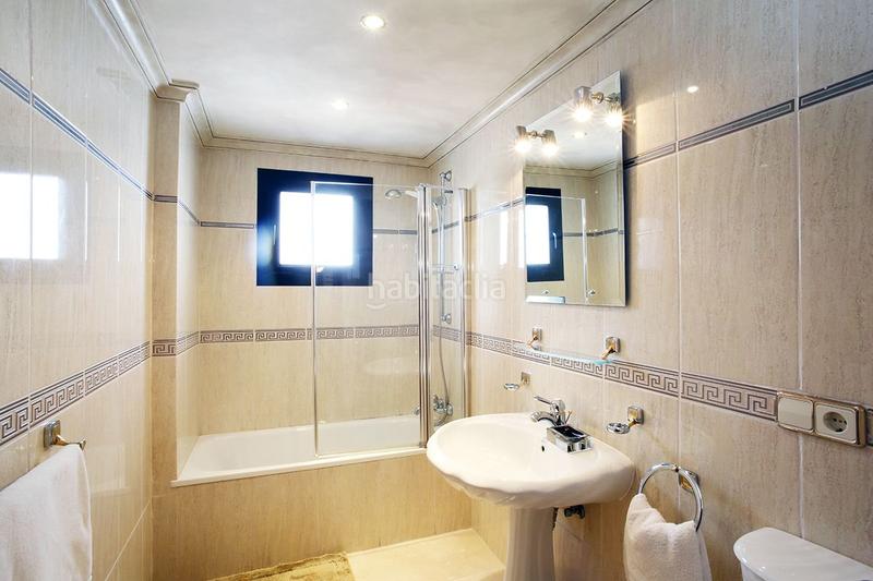 Foto aae395d7-3863-49c8-8d8f-24b1cca66714. Rent apartment in urbanizacion a n andalucia 3 in Marbella