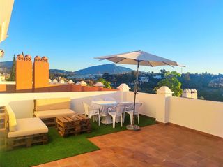 Rent Semi detached house in Calle del rubí 19. Chalet pareado en la zona de campanario junto a club de golf y t