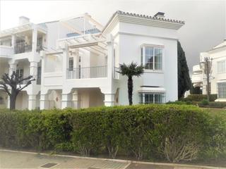 Lloguer Apartament a Calle 19 1b. Amplio ático reformado en guadalmina alta en una de las urbaniza