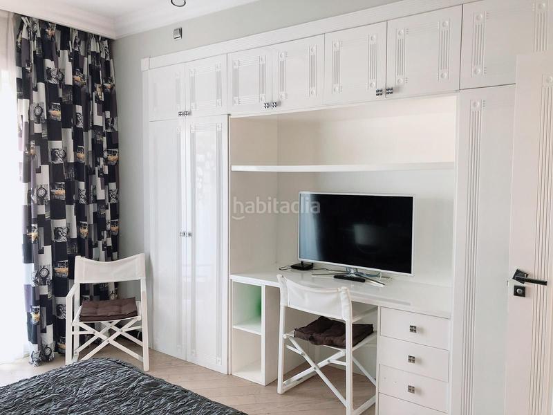 Foto 0d716063-7b95-4534-bb79-a2c3f9581d6b. Alquiler dúplex ático con vistas al mar 100m de puerto banus en Marbella