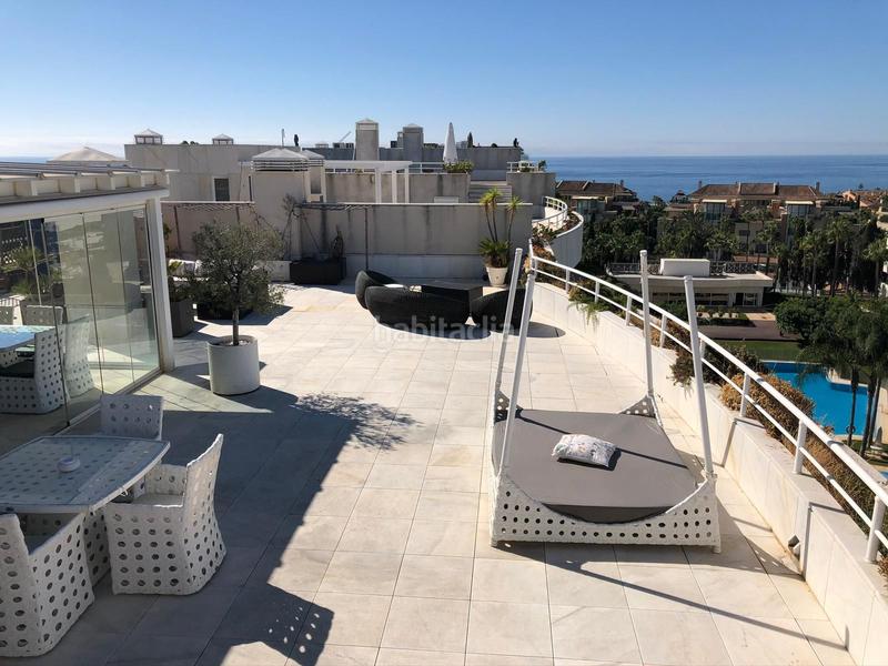 Foto 61e9d271-b1f7-492c-b6ec-610c5b73a60c. Alquiler dúplex ático con vistas al mar 100m de puerto banus en Marbella