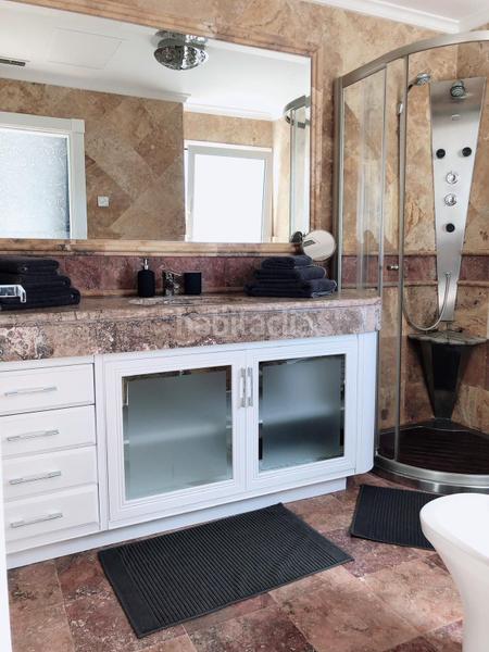 Foto 3c98cd80-0c08-4151-b725-663ae5a7dd10. Miete zweistöckige wohnung mit heizung parking pool in Marbella