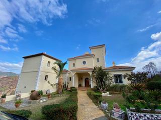 Location Chalet à Calle pintado 17. Fantástica villa espaciosa en forest hills. la propiedad se dist