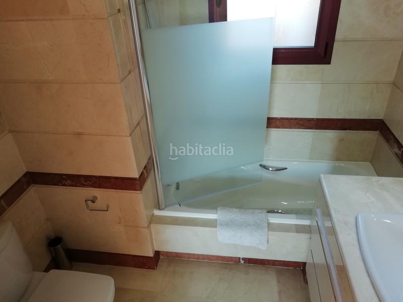 Foto 067eeb10-bc25-4b05-8c15-091995c4b407. Zweistöckige wohnung mit heizung parking pool in bahía de Marbella Marbella