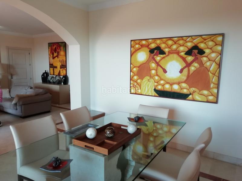 Foto b986e482-6b95-4ca2-a0b3-ba3fc588d059. Zweistöckige wohnung mit heizung parking pool in bahía de Marbella Marbella