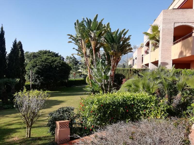 Foto cb85afa3-dc83-40b0-bd79-05c1b256d052. Zweistöckige wohnung mit heizung parking pool in bahía de Marbella Marbella