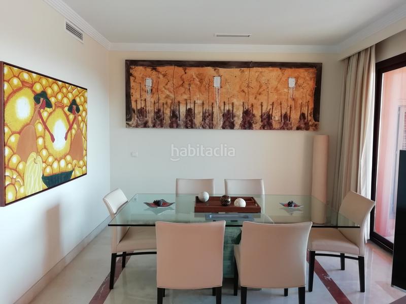 Foto d7070e53-5f93-4e9b-83bd-b3d060c9eb97. Zweistöckige wohnung mit heizung parking pool in bahía de Marbella Marbella