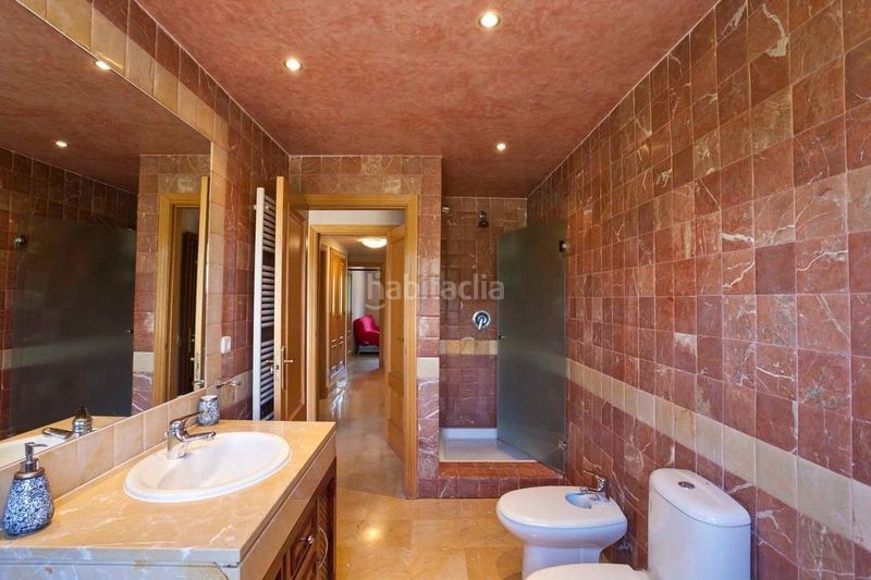 Foto 325842c1-72e3-4ef5-a7d4-1c32f7857588. Miete chalet mit heizung parking pool in Puerto Banús Marbella