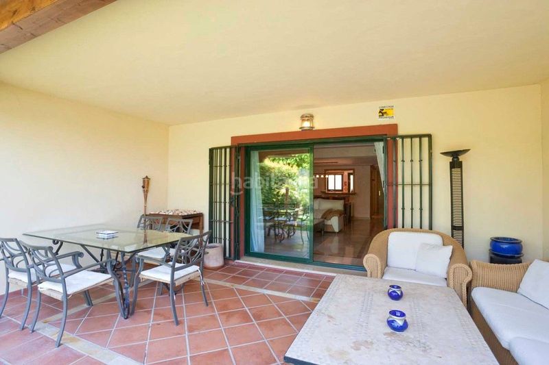 Foto 4059f41b-f8cb-4e9a-8c3e-8dec6c46bf56. Miete chalet mit heizung parking pool in Puerto Banús Marbella