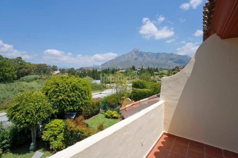 Foto 6b9ad1c7-61d2-42ea-aafc-e62c18fb254d. Miete chalet mit heizung parking pool in Puerto Banús Marbella