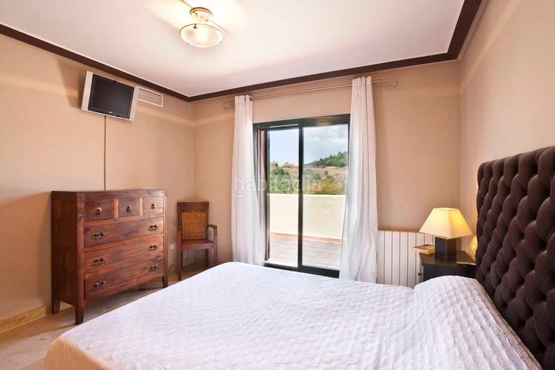 Foto 6d29f704-2e15-437f-8024-a6b8da1186ec. Miete chalet mit heizung parking pool in Puerto Banús Marbella