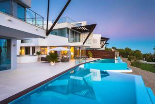 Casa a N/a. A veces, la arquitectura se convierte en algo bello, cuando no s