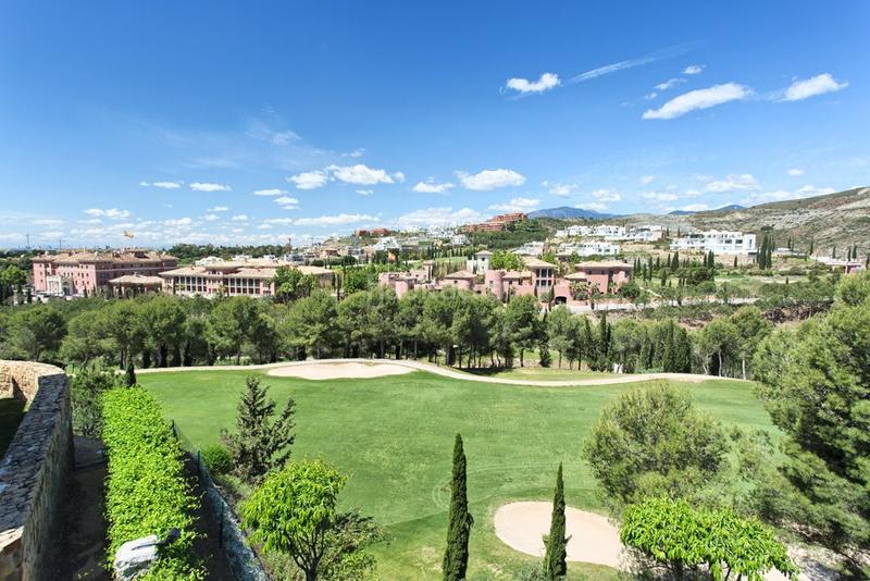 Foto e05a4ea3-0f69-496e-a76c-eef045a062bc. Lloguer apartament amb calefacció aparcament piscina a Benahavís