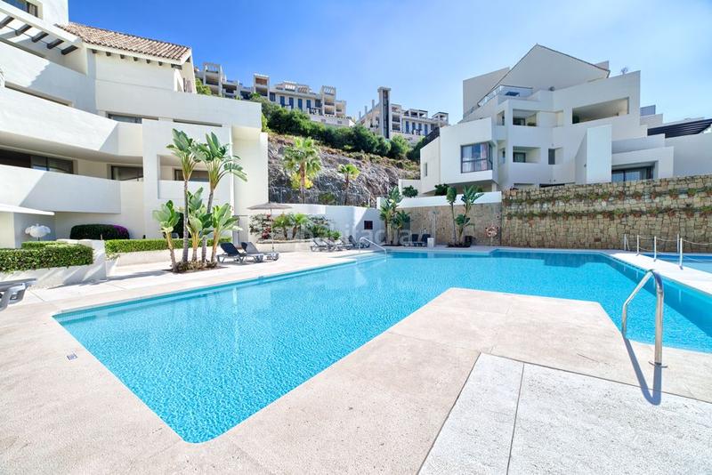 Foto 659368f3-2a33-4702-a539-034374d6ce3e. Location appartement avec chauffage parking piscine dans Benahavís