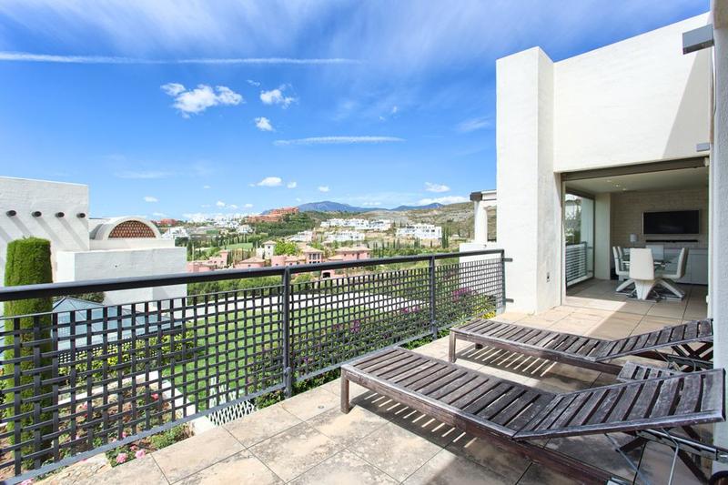 Foto 6c3a41f6-4c1f-412d-8a23-a8de61202db9. Rent apartment with heating parking pool in Montemayor - Marbella Club Benahavís