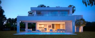 Chalet à Urbanización golf río real 178. Marbella es una ciudad bulliciosa y cosmopolita con una infraest