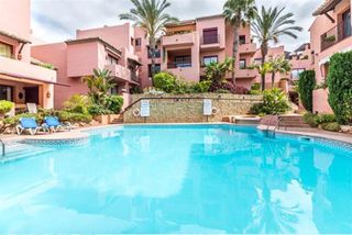 Apartament  White pearl beach. Apartamento con 3 habitaciones amueblado con ascensor, piscina y