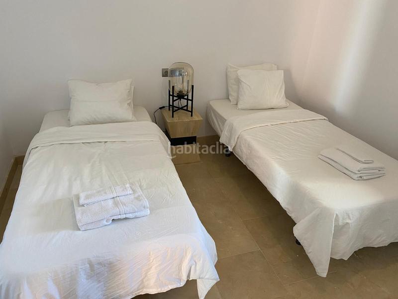 Foto 9e587af5-af26-4bef-a543-559b8672ab90. Alquiler casa adosada en calle torre bermeja 6 moderno adosado en alquiler en benahavis en Benahavís