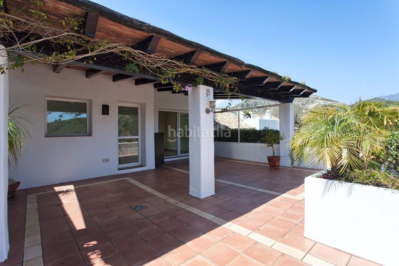 Foto 22145-img866-201533867. Dúplex en lomas de la quinta spacious duplex penthouse. south facing with views to la quinta golf, the sea and the mountains. close to all amenities. ready to move in. en Benahavís