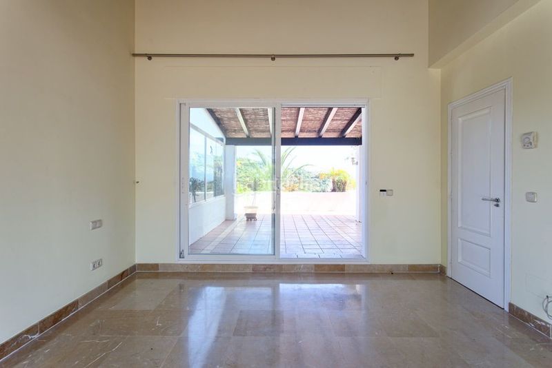 Foto 22145-img866-201533872. Dúplex en lomas de la quinta spacious duplex penthouse. south facing with views to la quinta golf, the sea and the mountains. close to all amenities. ready to move in. en Benahavís